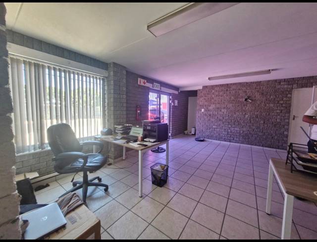 652M² WAREHOUSE TO LET IN OKAVANGO PARK
